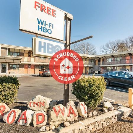 Oyo Hotel Malden Ma Broadway エクステリア 写真