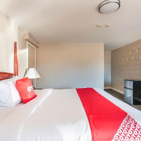 Oyo Hotel Malden Ma Broadway エクステリア 写真
