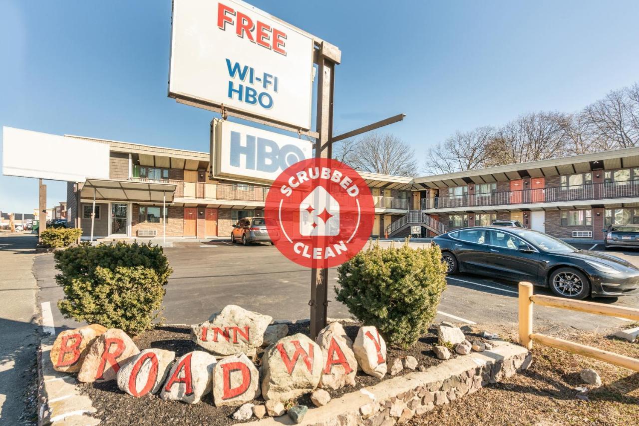 Oyo Hotel Malden Ma Broadway エクステリア 写真