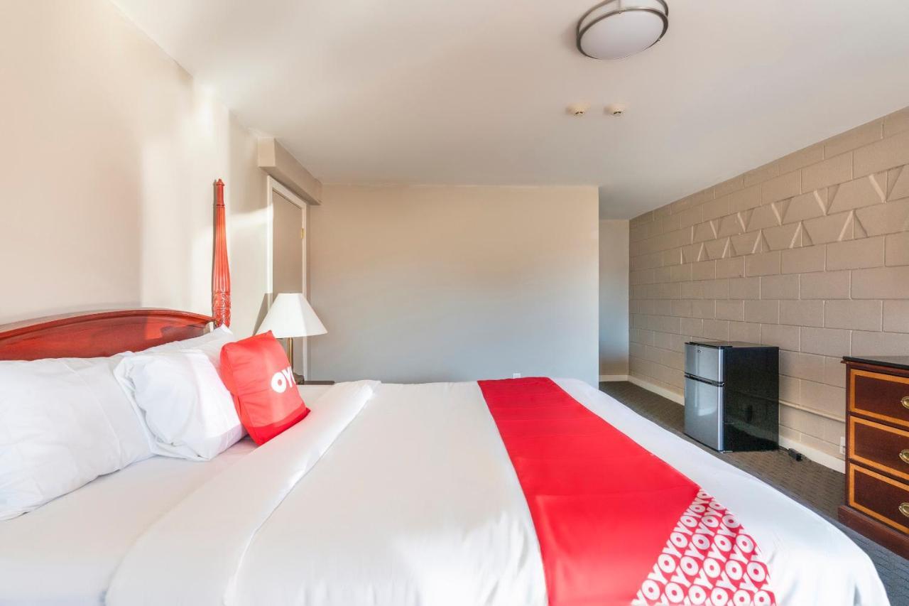 Oyo Hotel Malden Ma Broadway エクステリア 写真