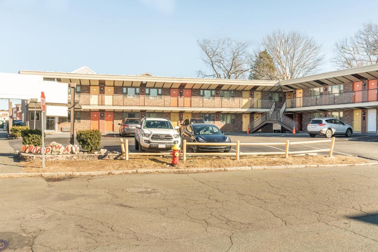Oyo Hotel Malden Ma Broadway エクステリア 写真