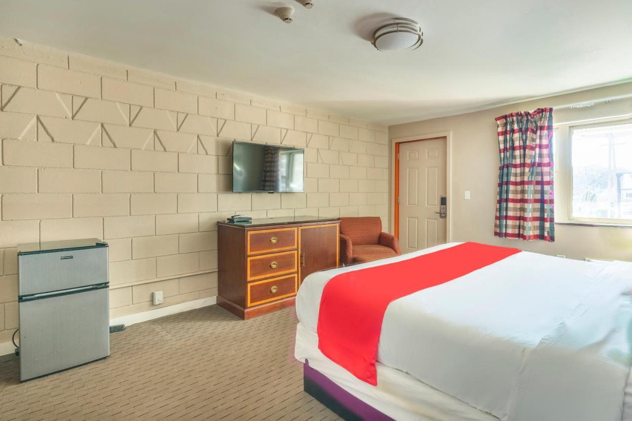 Oyo Hotel Malden Ma Broadway エクステリア 写真