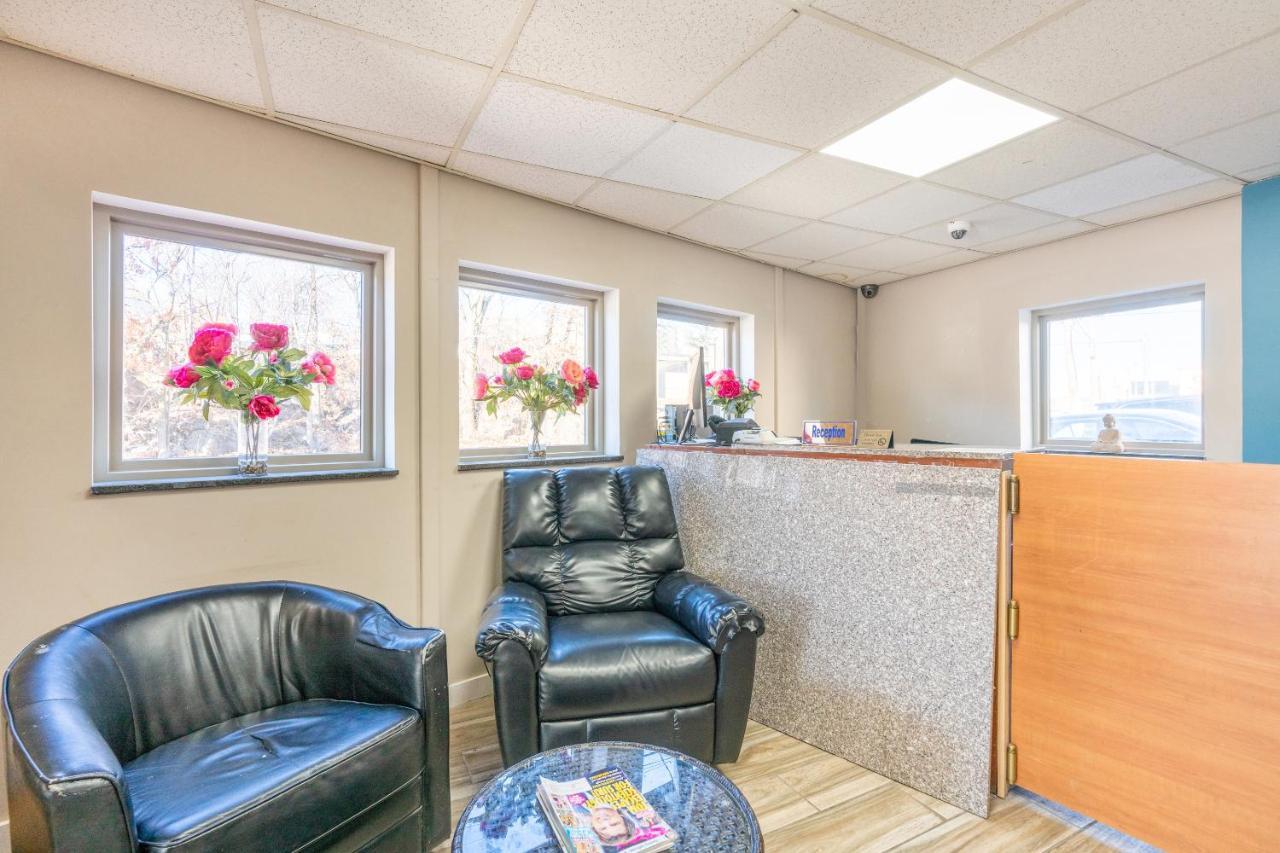 Oyo Hotel Malden Ma Broadway エクステリア 写真