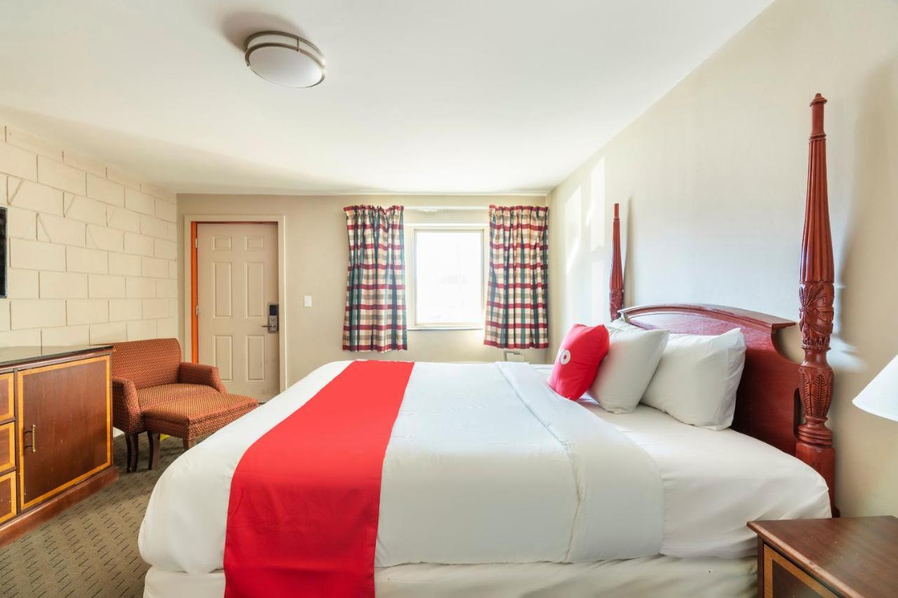 Oyo Hotel Malden Ma Broadway エクステリア 写真