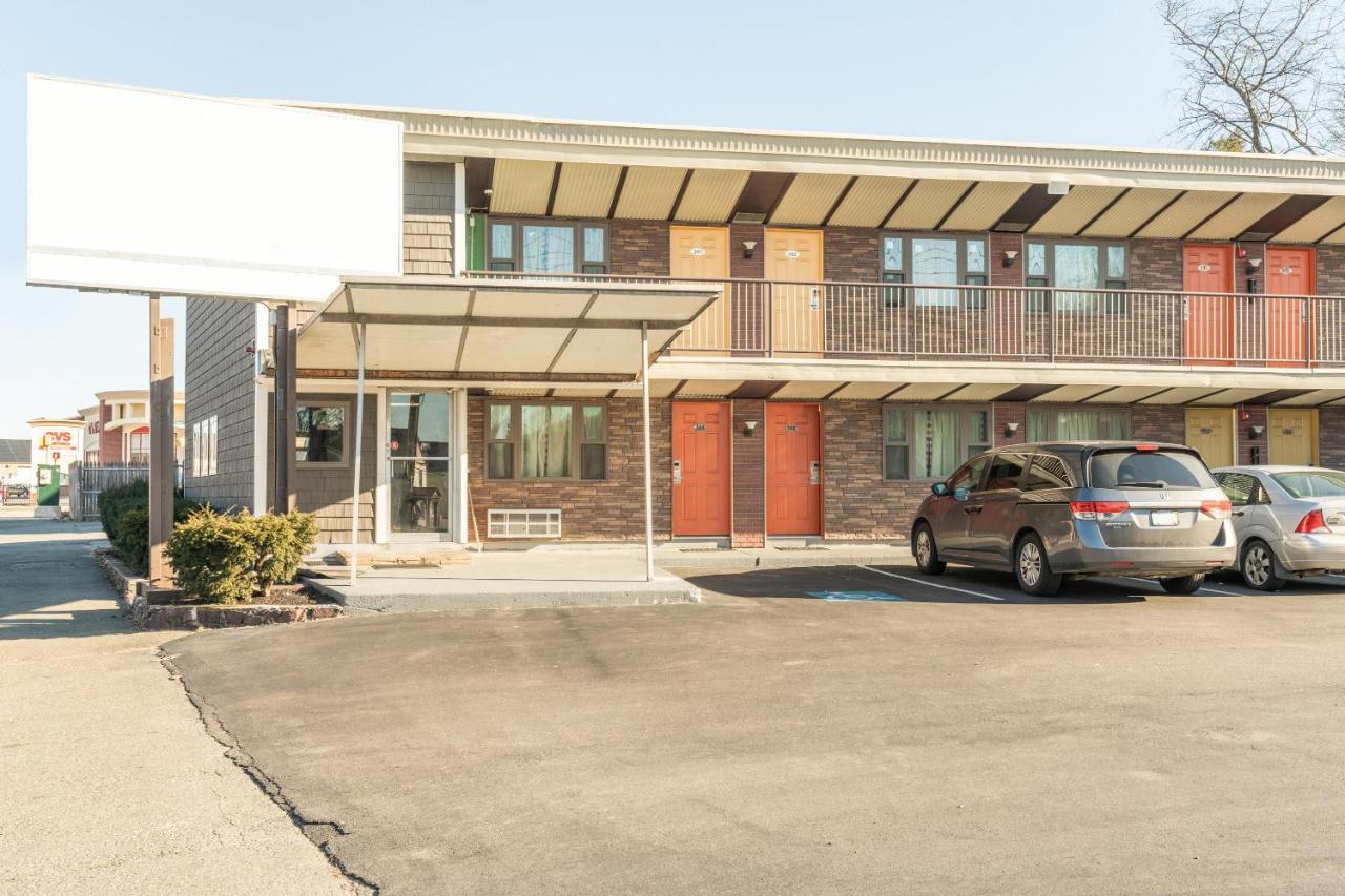 Oyo Hotel Malden Ma Broadway エクステリア 写真