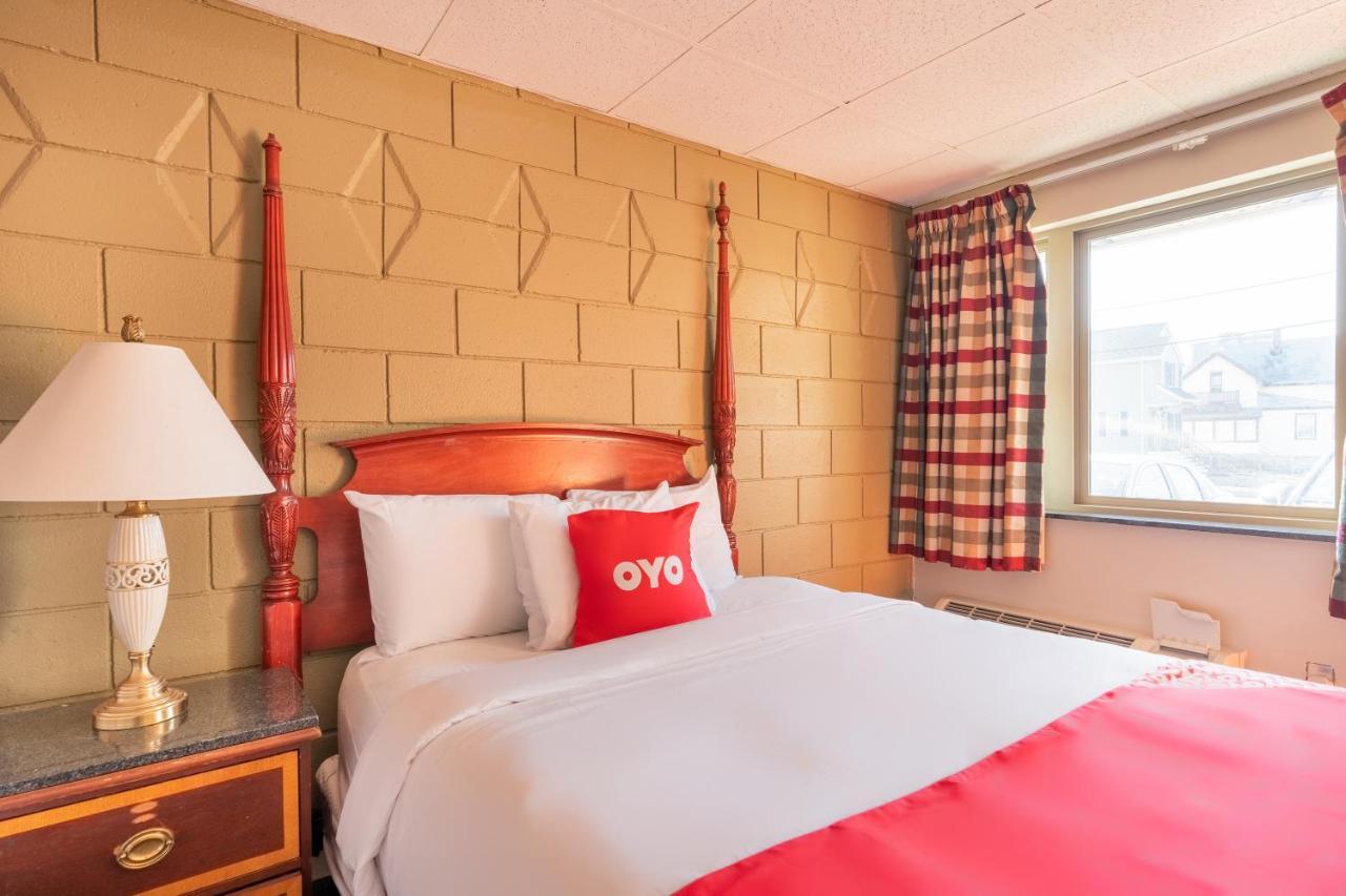 Oyo Hotel Malden Ma Broadway エクステリア 写真