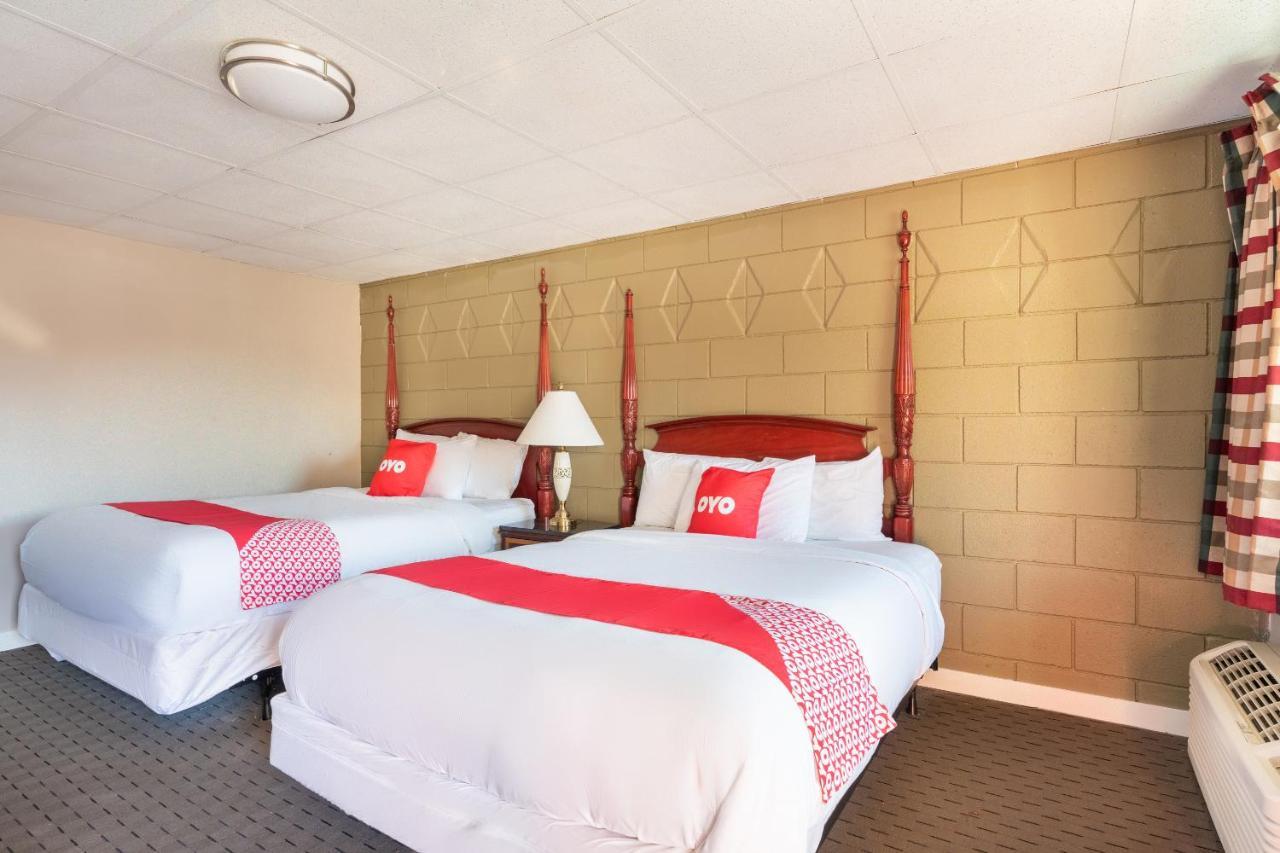 Oyo Hotel Malden Ma Broadway エクステリア 写真