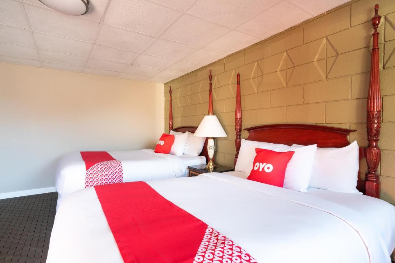 Oyo Hotel Malden Ma Broadway エクステリア 写真