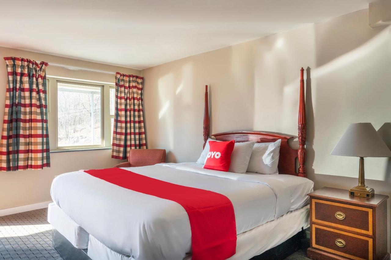 Oyo Hotel Malden Ma Broadway エクステリア 写真