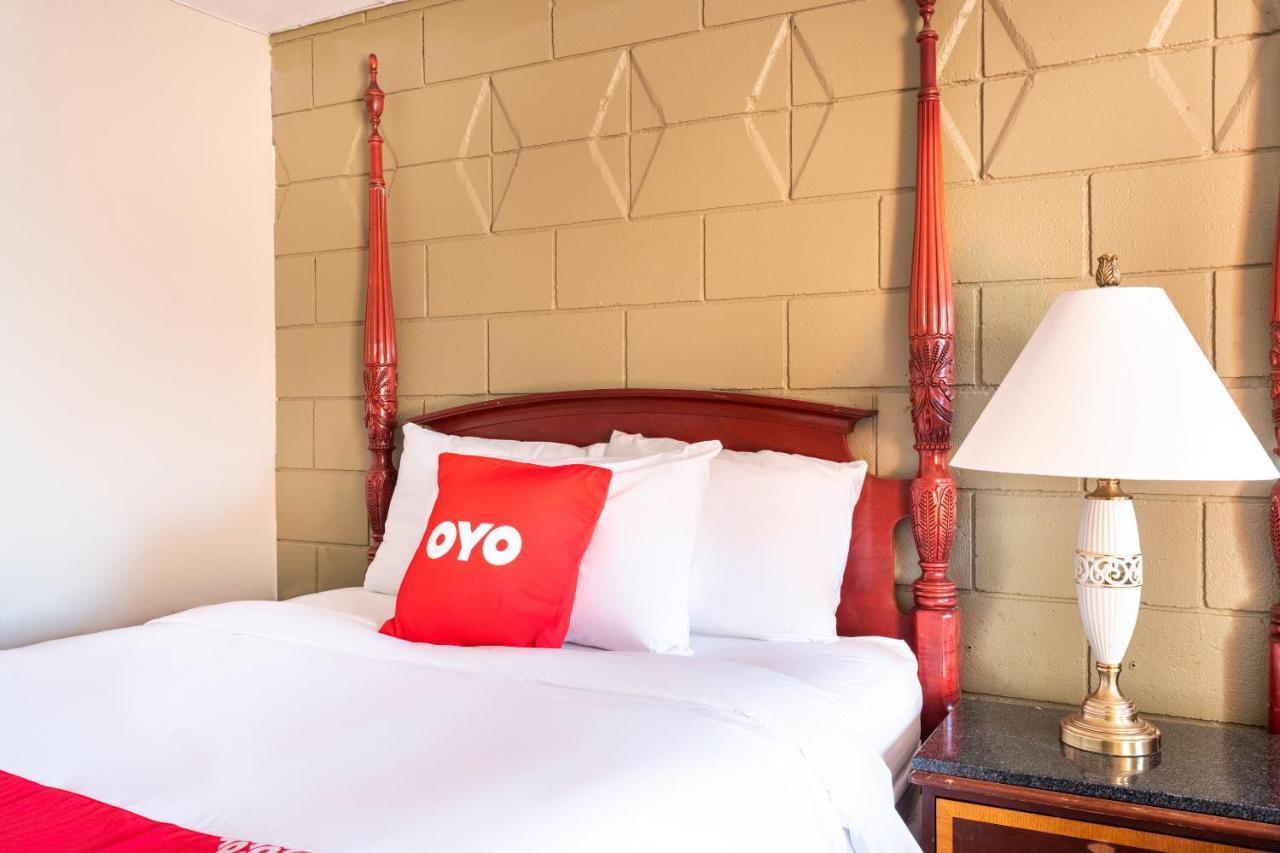 Oyo Hotel Malden Ma Broadway エクステリア 写真