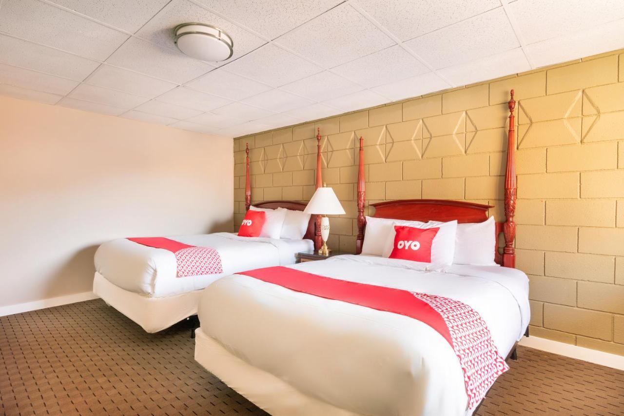 Oyo Hotel Malden Ma Broadway エクステリア 写真