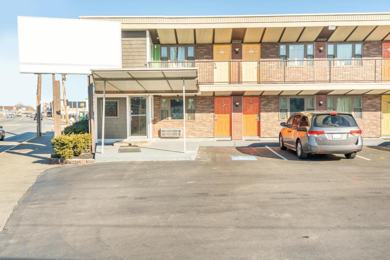 Oyo Hotel Malden Ma Broadway エクステリア 写真