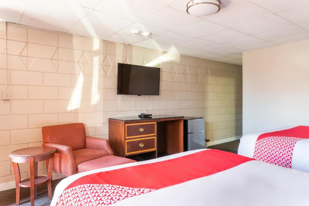 Oyo Hotel Malden Ma Broadway エクステリア 写真